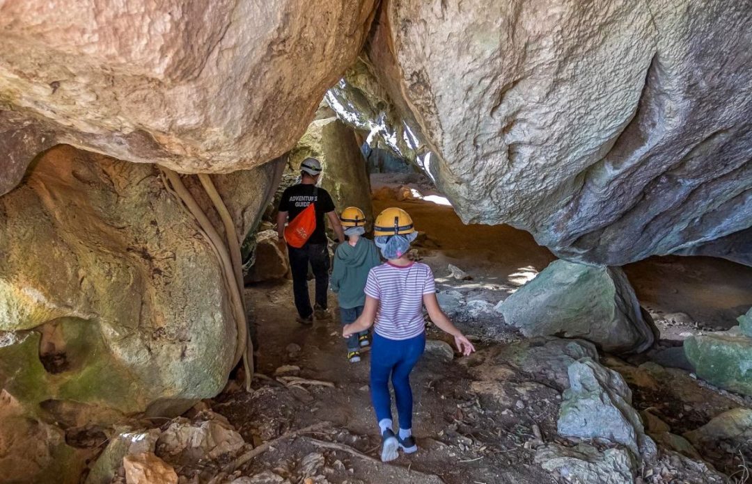 https://mdw-travel-data-us-east-1.s3.amazonaws.com/img/country/Australia/Capricorn-Caves/img_03.jpg
