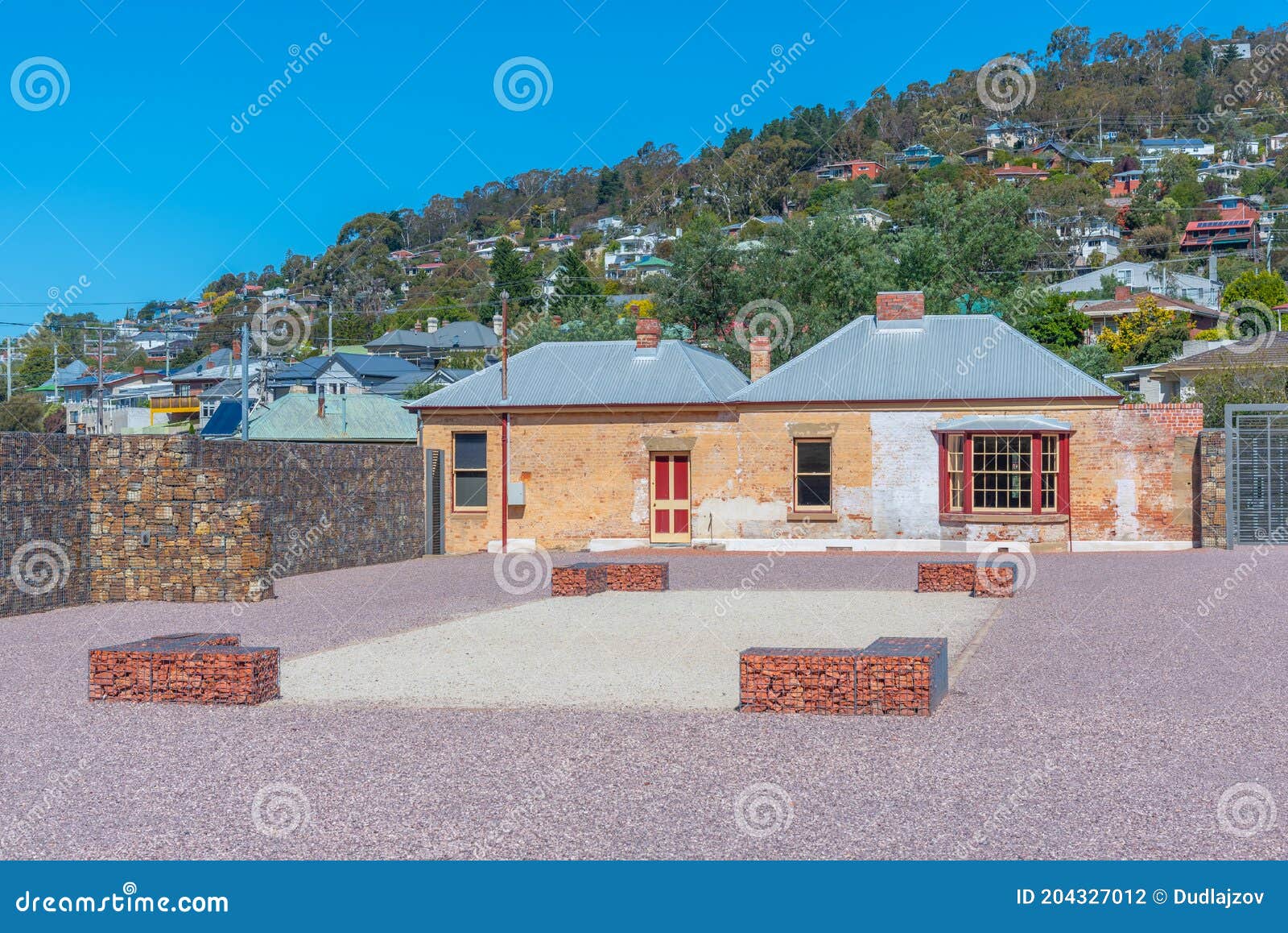 https://mdw-travel-data-us-east-1.s3.amazonaws.com/img/country/Australia/Cascade-Female-Factory-Historic-Site/img_03.jpg