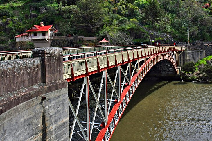https://mdw-travel-data-us-east-1.s3.amazonaws.com/img/country/Australia/Cataract-Gorge/img_02.jpg