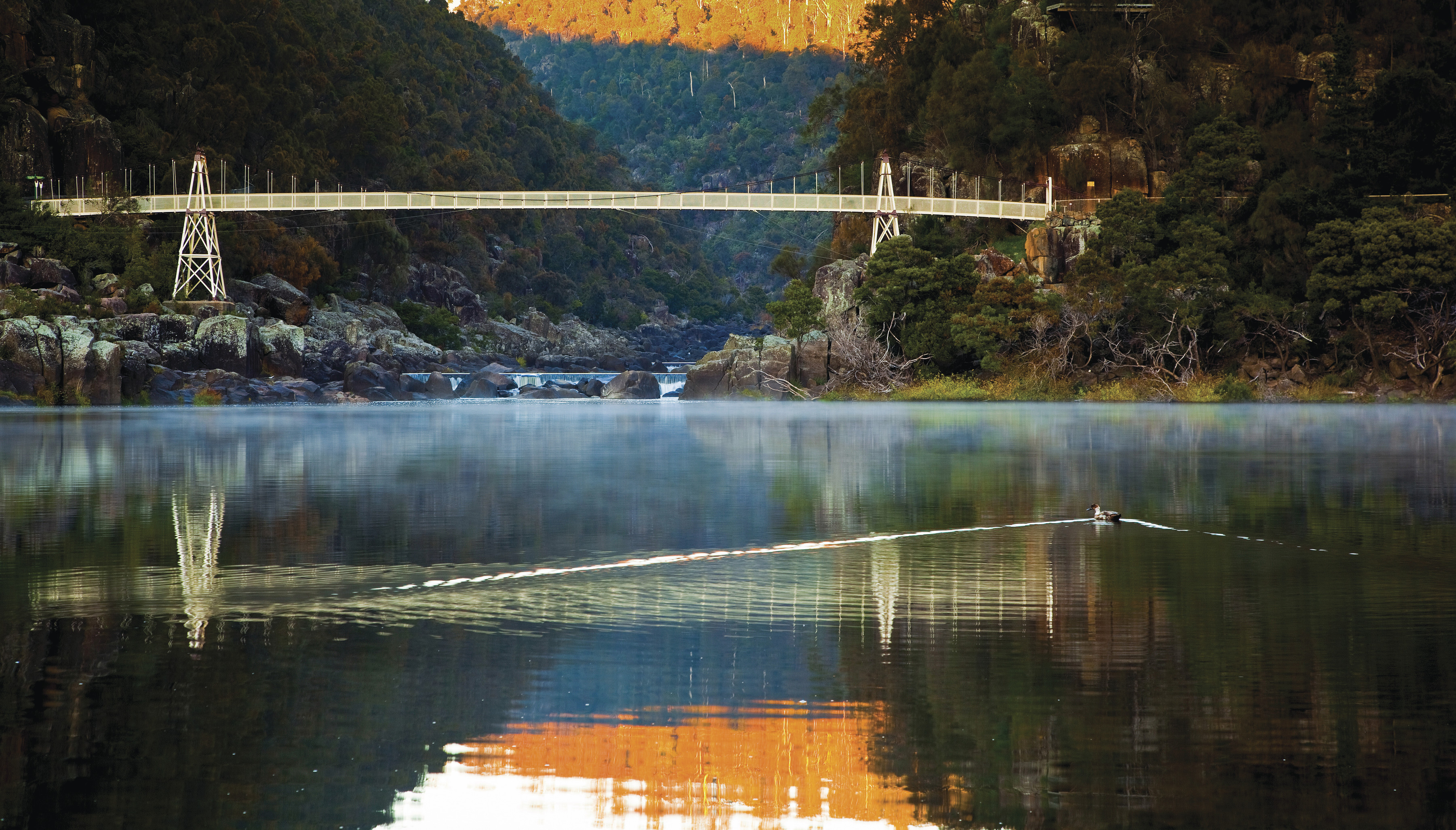https://mdw-travel-data-us-east-1.s3.amazonaws.com/img/country/Australia/Cataract-Gorge/img_03.jpg