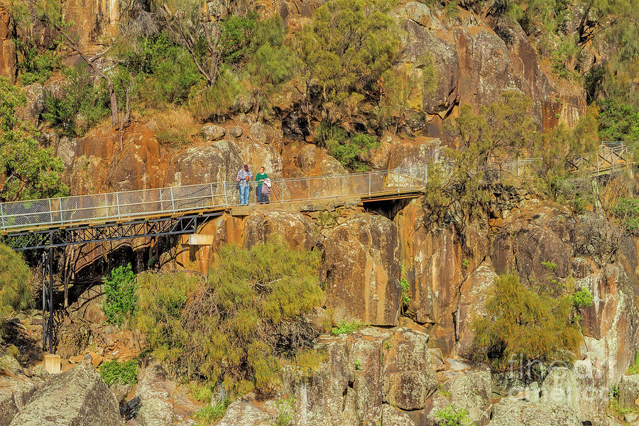 https://mdw-travel-data-us-east-1.s3.amazonaws.com/img/country/Australia/Cataract-Gorge/img_05.jpg