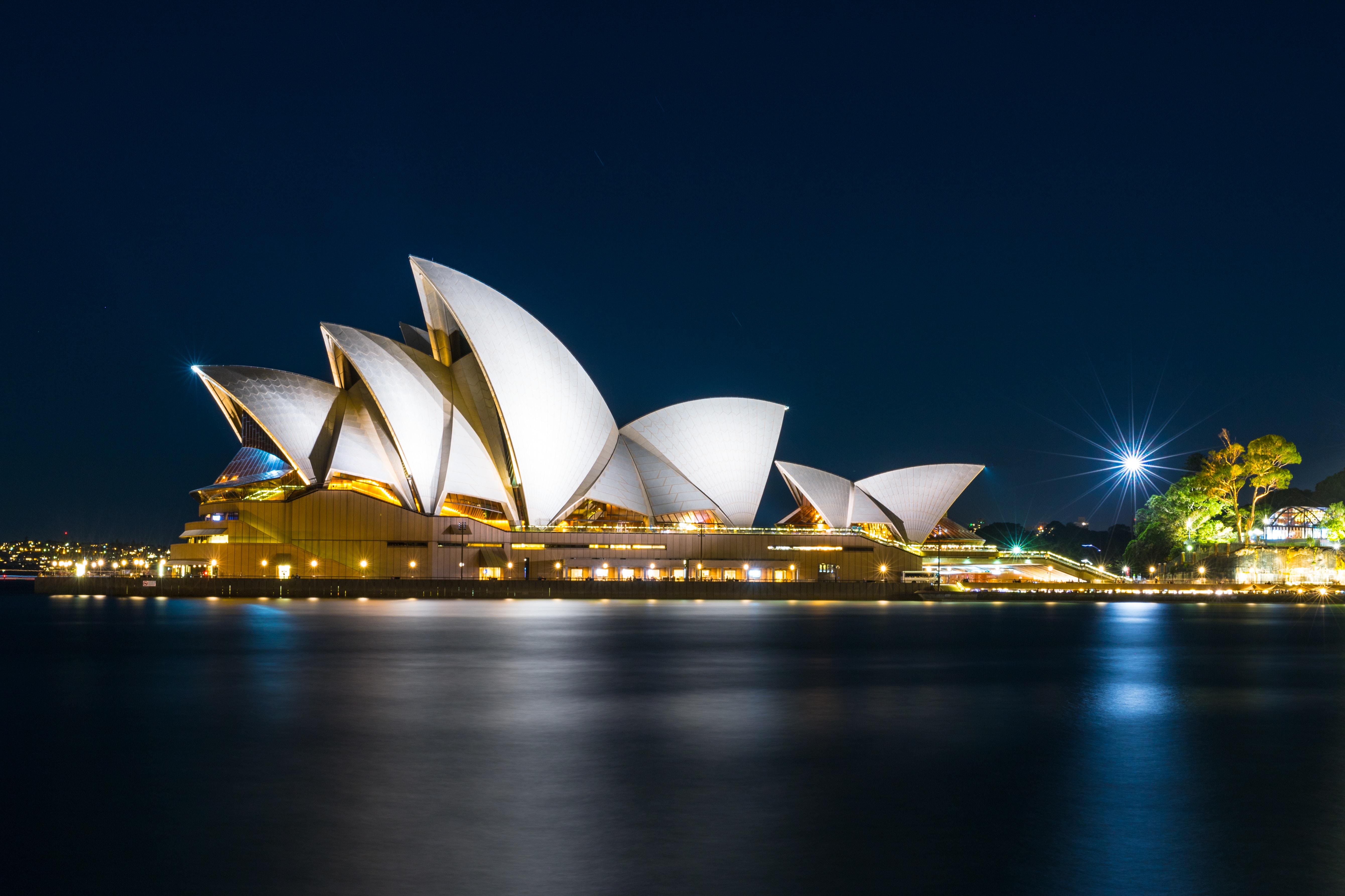 https://mdw-travel-data-us-east-1.s3.amazonaws.com/img/country/Australia/City-Park/img_01.jpg