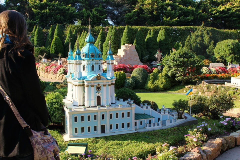 https://mdw-travel-data-us-east-1.s3.amazonaws.com/img/country/Australia/Cockington-Green-Gardens/img_02.jpg
