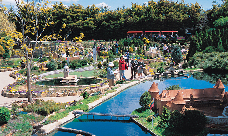 https://mdw-travel-data-us-east-1.s3.amazonaws.com/img/country/Australia/Cockington-Green-Gardens/img_03.jpg
