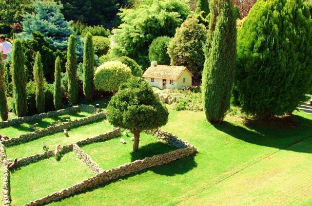https://mdw-travel-data-us-east-1.s3.amazonaws.com/img/country/Australia/Cockington-Green-Gardens/img_04.jpg