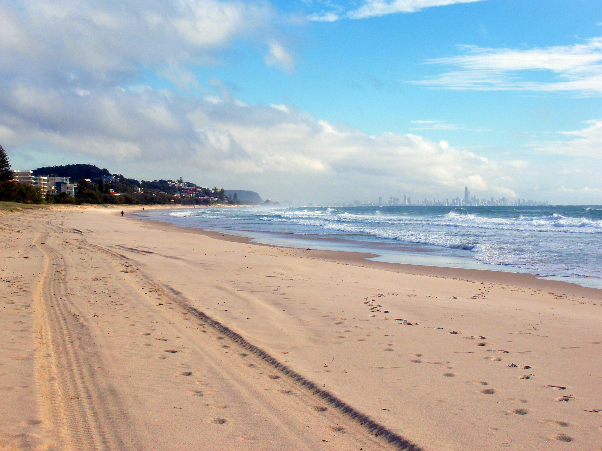 https://mdw-travel-data-us-east-1.s3.amazonaws.com/img/country/Australia/Coolangatta-Beach/img_02.jpg