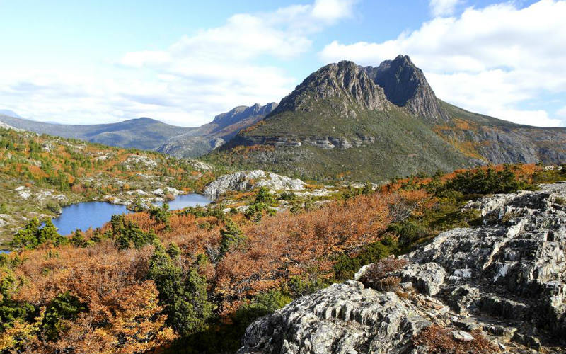 https://mdw-travel-data-us-east-1.s3.amazonaws.com/img/country/Australia/Cradle-Mountain-Lake-St-Clair-National-Park/img_02.jpg