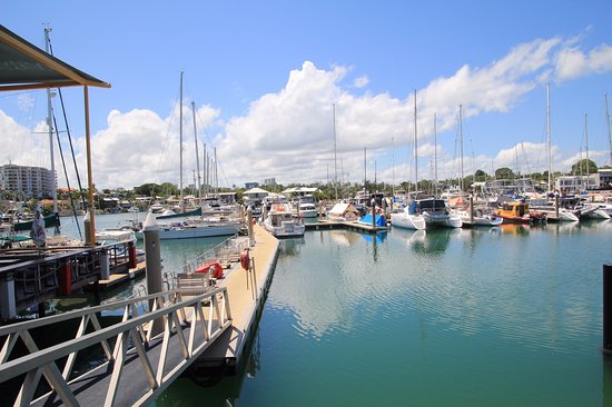 https://mdw-travel-data-us-east-1.s3.amazonaws.com/img/country/Australia/Cullen-Bay-Marina/img_02.jpg