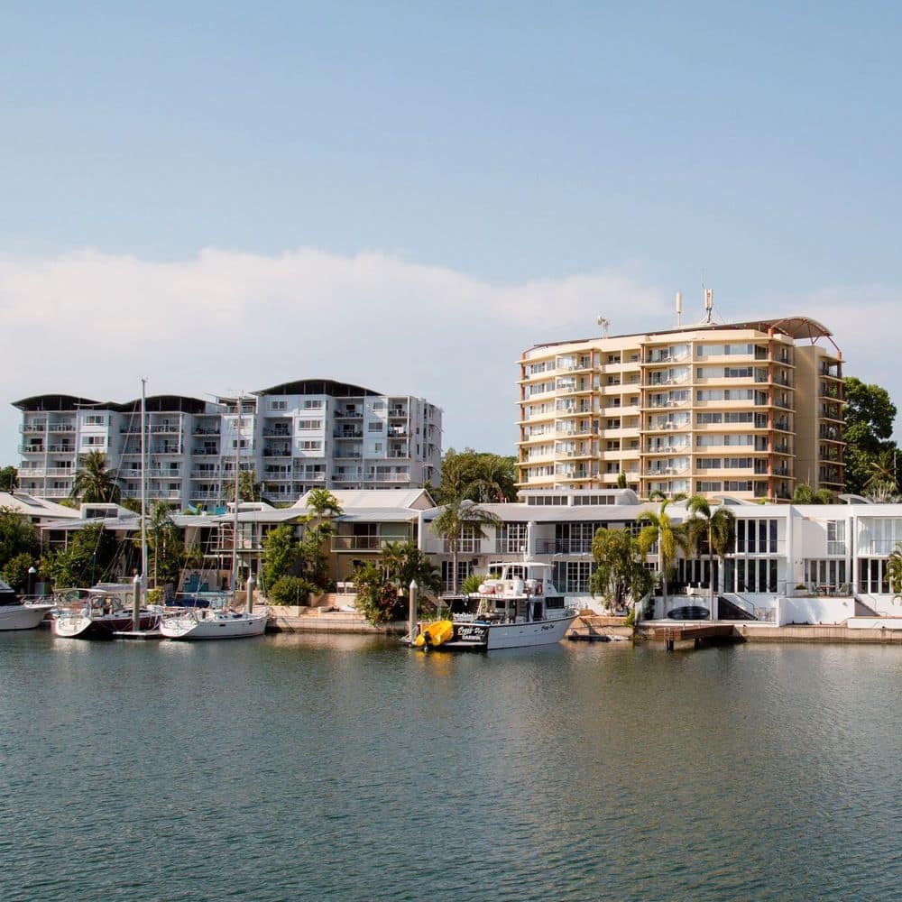 https://mdw-travel-data-us-east-1.s3.amazonaws.com/img/country/Australia/Cullen-Bay-Marina/img_03.jpg