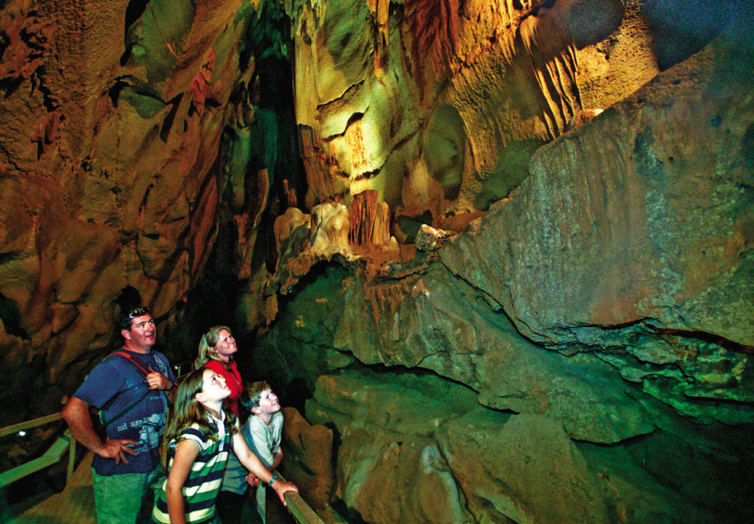 https://mdw-travel-data-us-east-1.s3.amazonaws.com/img/country/Australia/Cutta-Cutta-Caves-Nature-Park/img_03.jpg