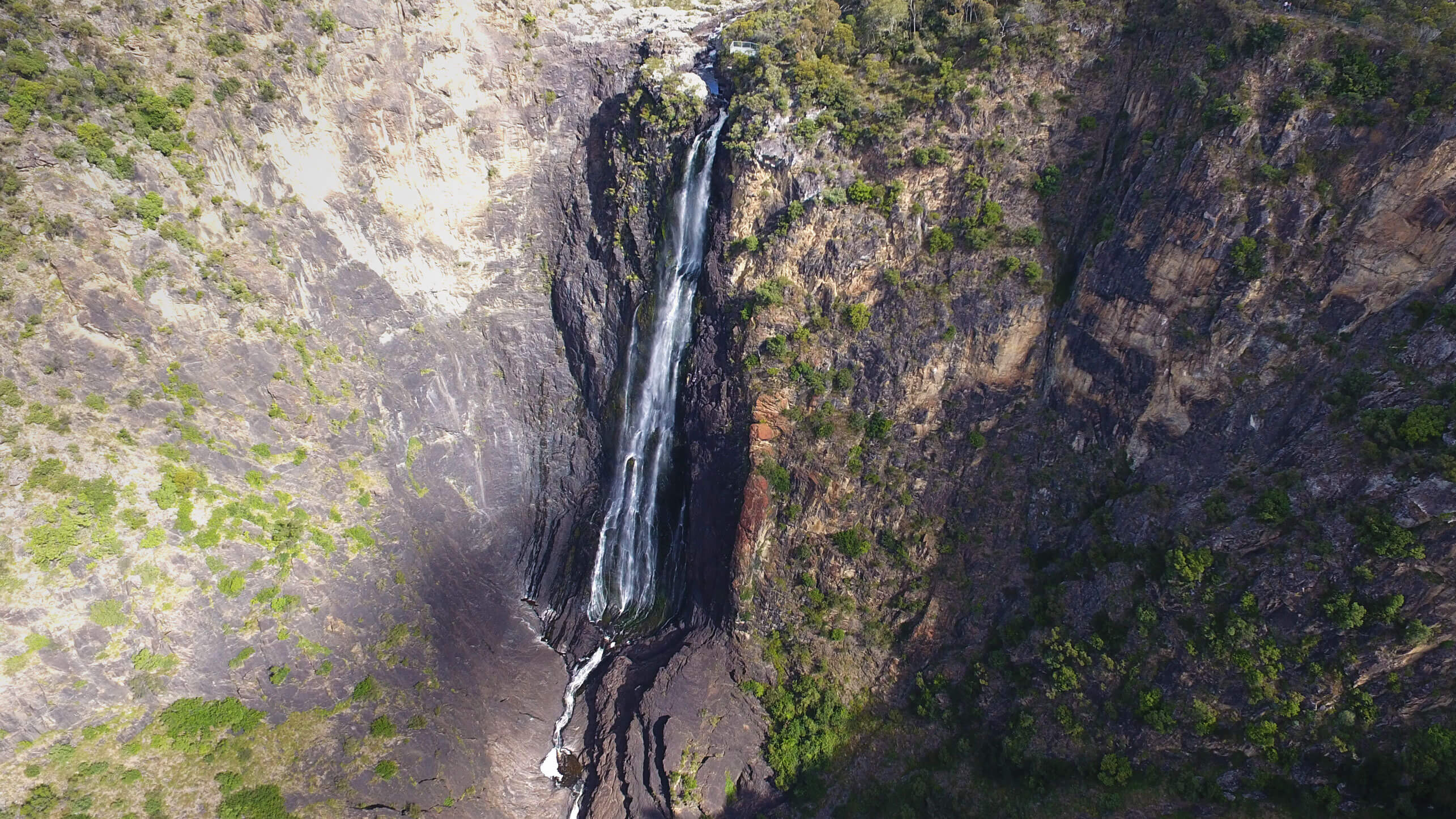 https://mdw-travel-data-us-east-1.s3.amazonaws.com/img/country/Australia/Dangars-Falls/img_03.jpg