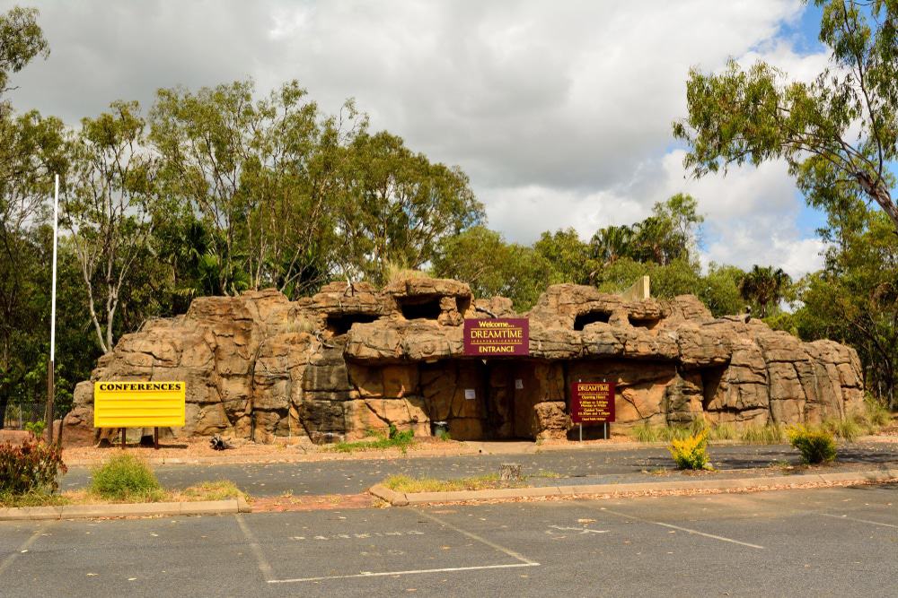 https://mdw-travel-data-us-east-1.s3.amazonaws.com/img/country/Australia/Dreamtime-Cultural-Centre/img_03.jpg