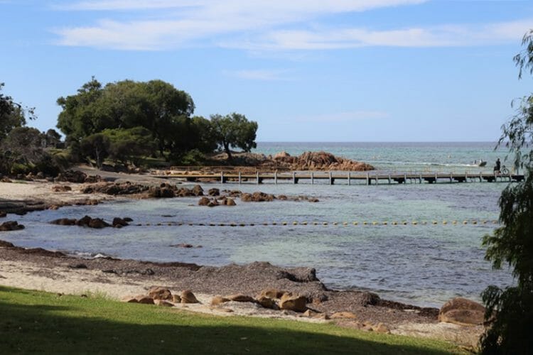 https://mdw-travel-data-us-east-1.s3.amazonaws.com/img/country/Australia/Dunsborough/img_01.jpg