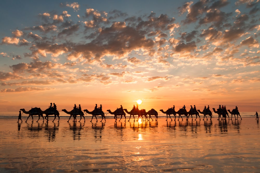 https://mdw-travel-data-us-east-1.s3.amazonaws.com/img/country/Australia/Eastern-Beach/img_03.jpg