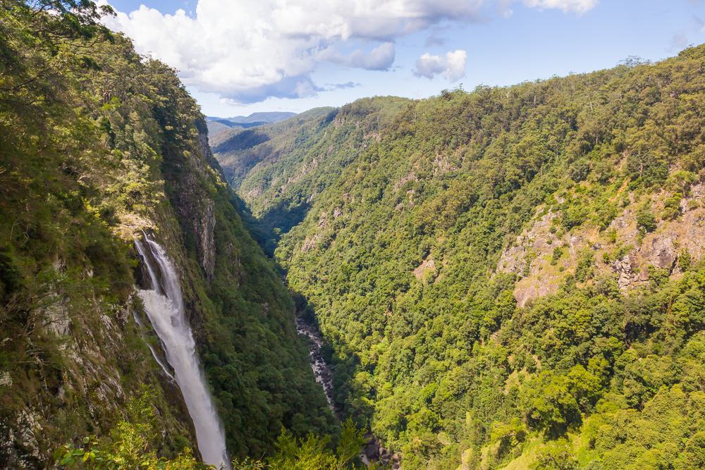 https://mdw-travel-data-us-east-1.s3.amazonaws.com/img/country/Australia/Ellenborough-Falls/img_02.jpg