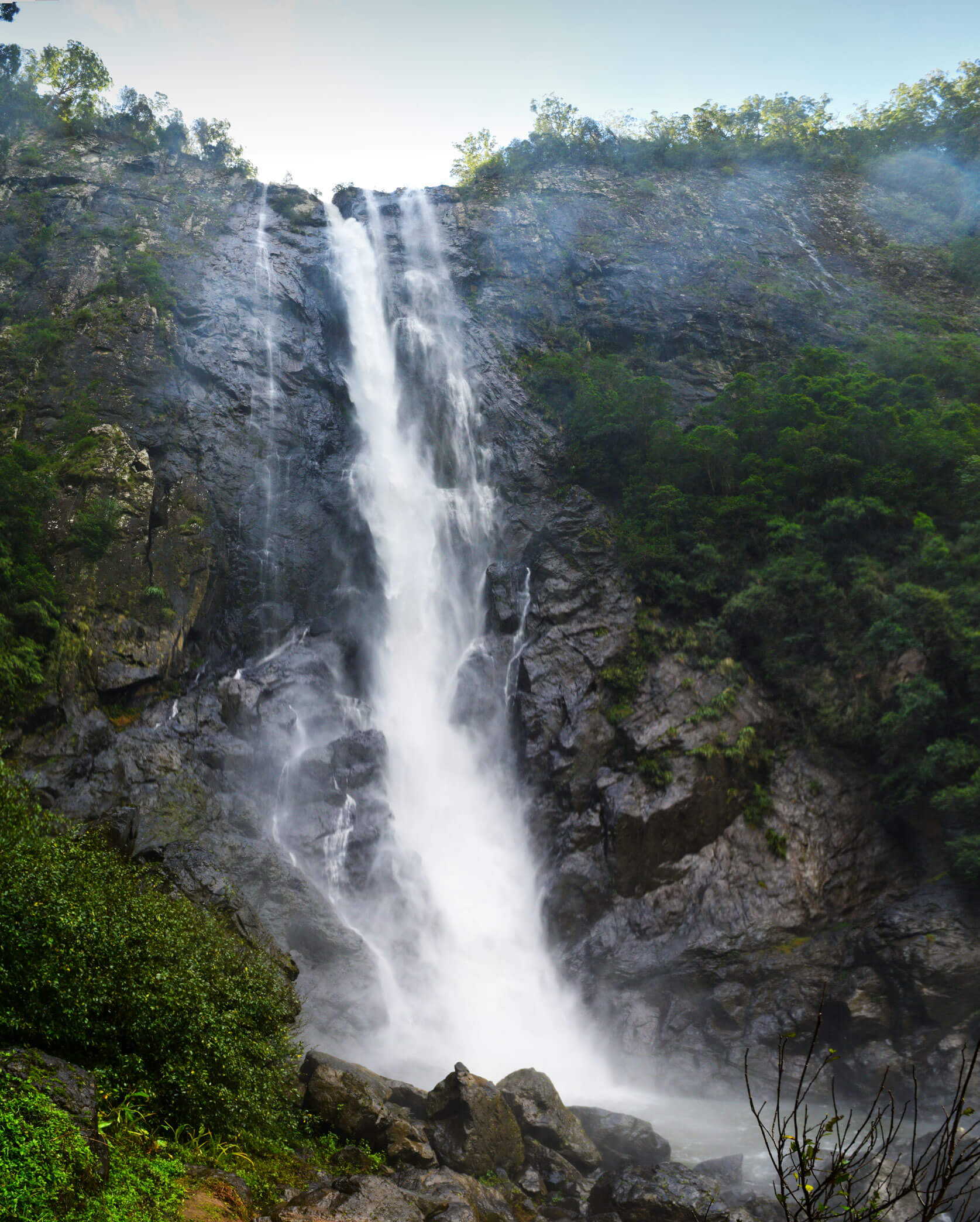 https://mdw-travel-data-us-east-1.s3.amazonaws.com/img/country/Australia/Ellenborough-Falls/img_03.jpg