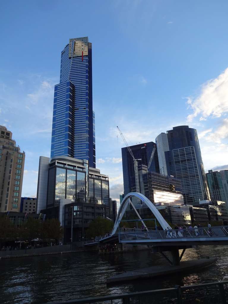 https://mdw-travel-data-us-east-1.s3.amazonaws.com/img/country/Australia/Eureka-Centre/img_02.jpg