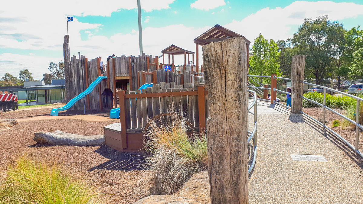 https://mdw-travel-data-us-east-1.s3.amazonaws.com/img/country/Australia/Eureka-Stockade-Memorial-Garden/img_03.jpg