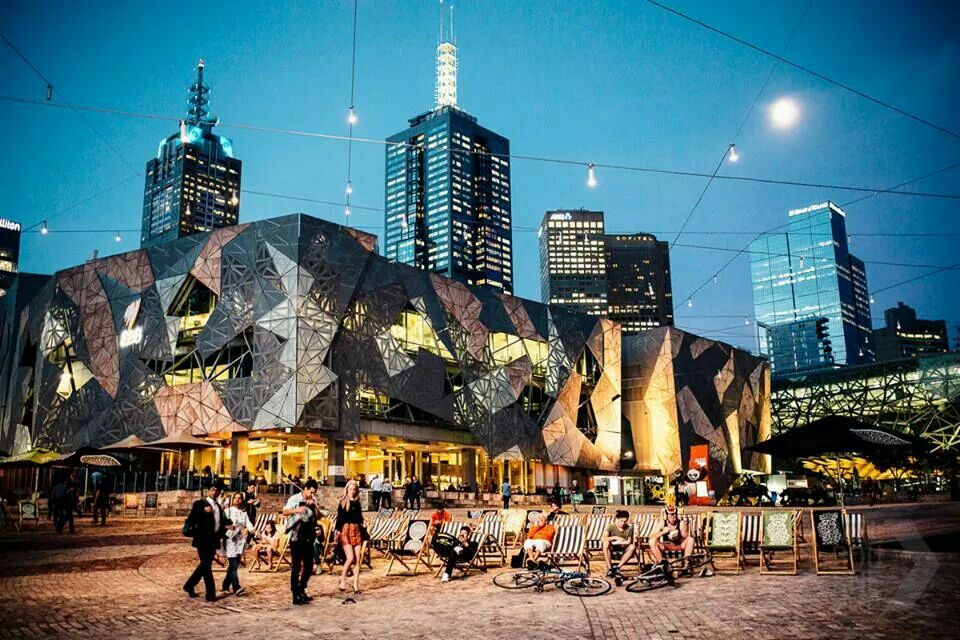 https://mdw-travel-data-us-east-1.s3.amazonaws.com/img/country/Australia/Federation-Square/img_01.jpg