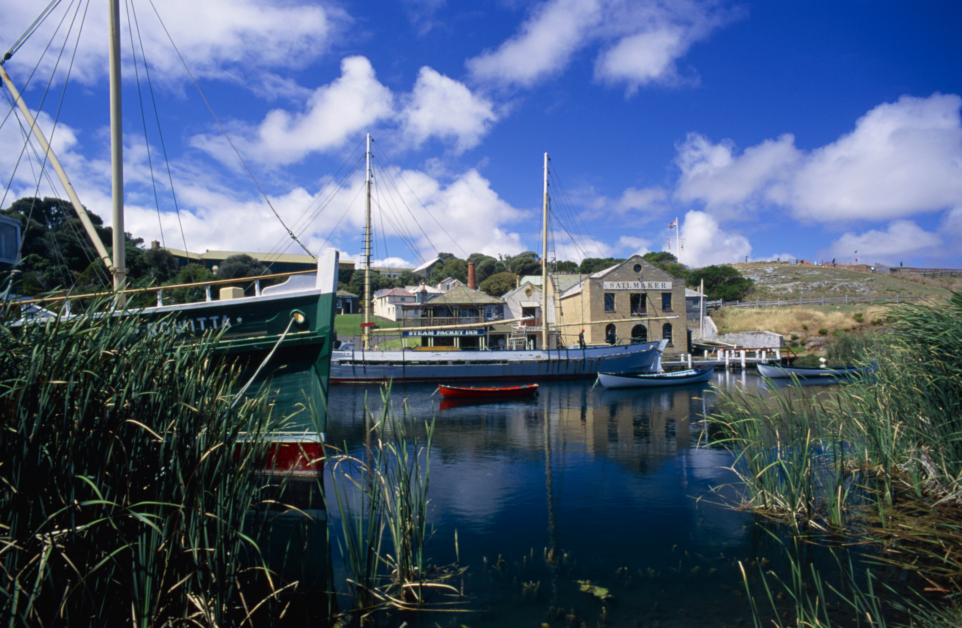 https://mdw-travel-data-us-east-1.s3.amazonaws.com/img/country/Australia/Flagstaff-Hill-Maritime-Museum/img_00.jpg