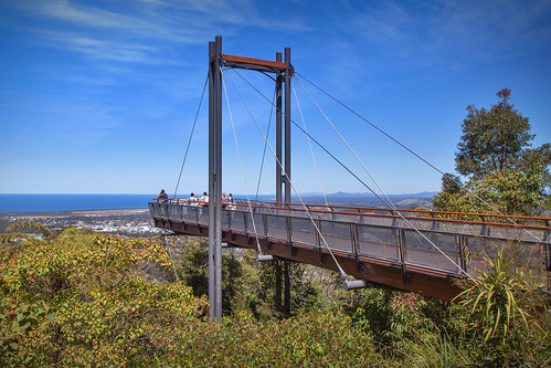 https://mdw-travel-data-us-east-1.s3.amazonaws.com/img/country/Australia/Forest-Sky-Pier/img_02.jpg