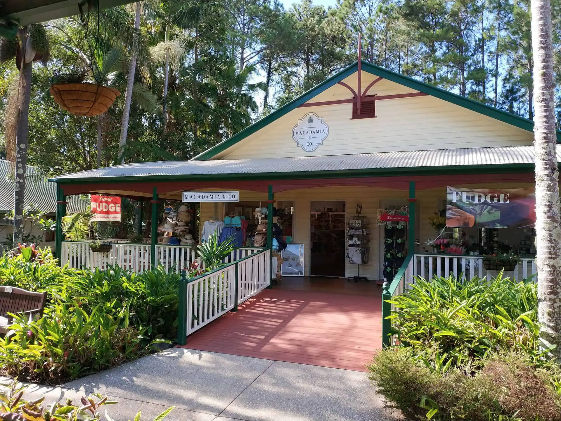 https://mdw-travel-data-us-east-1.s3.amazonaws.com/img/country/Australia/Ginger-Factory/img_00.jpg