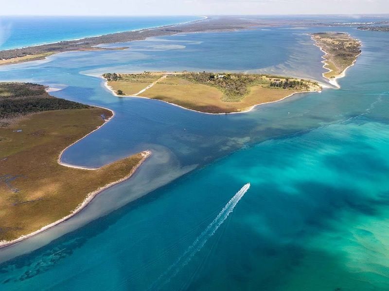 https://mdw-travel-data-us-east-1.s3.amazonaws.com/img/country/Australia/Gippsland-Lakes/img_01.jpg