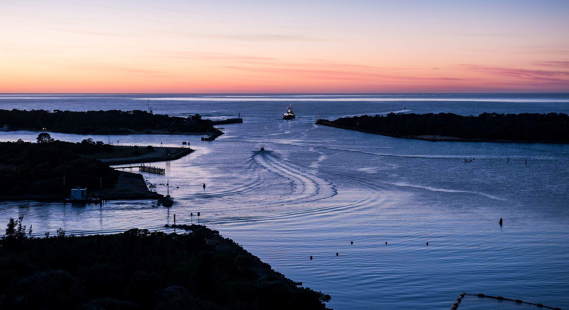 https://mdw-travel-data-us-east-1.s3.amazonaws.com/img/country/Australia/Gippsland-Lakes/img_03.jpg