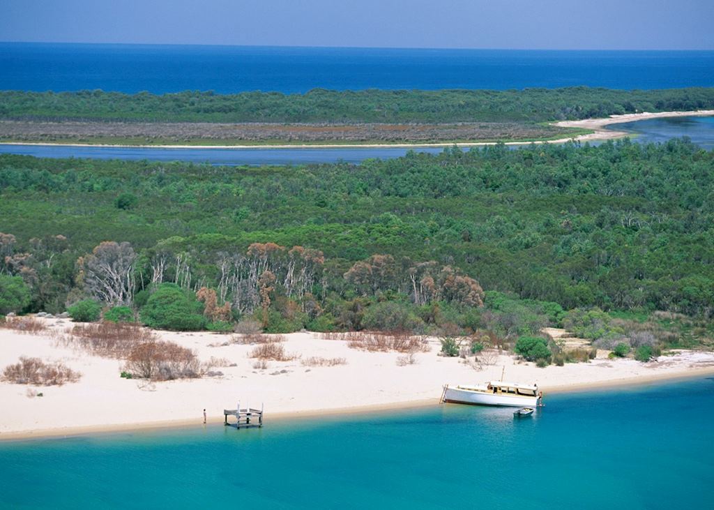 https://mdw-travel-data-us-east-1.s3.amazonaws.com/img/country/Australia/Gippsland-Lakes/img_05.jpg