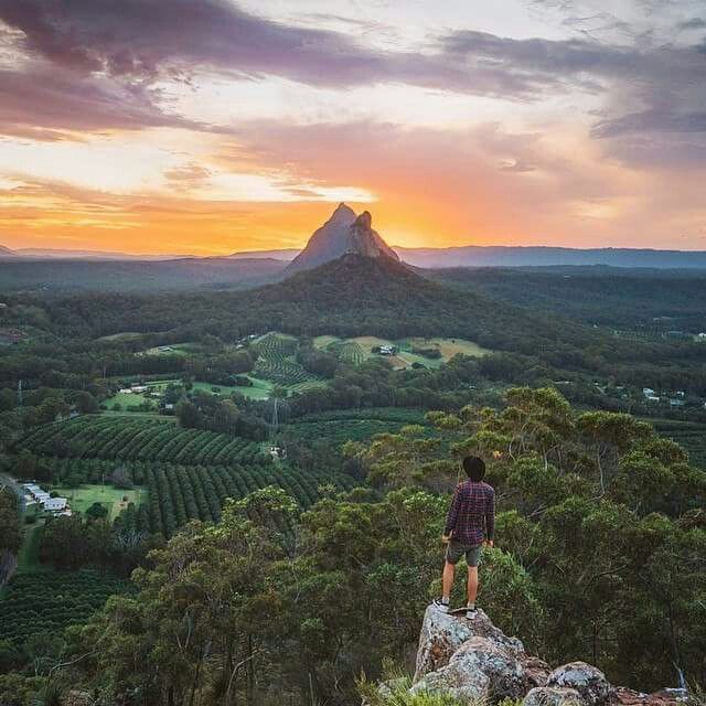 https://mdw-travel-data-us-east-1.s3.amazonaws.com/img/country/Australia/Glass-House-Mountains-Lookout/img_02.jpg