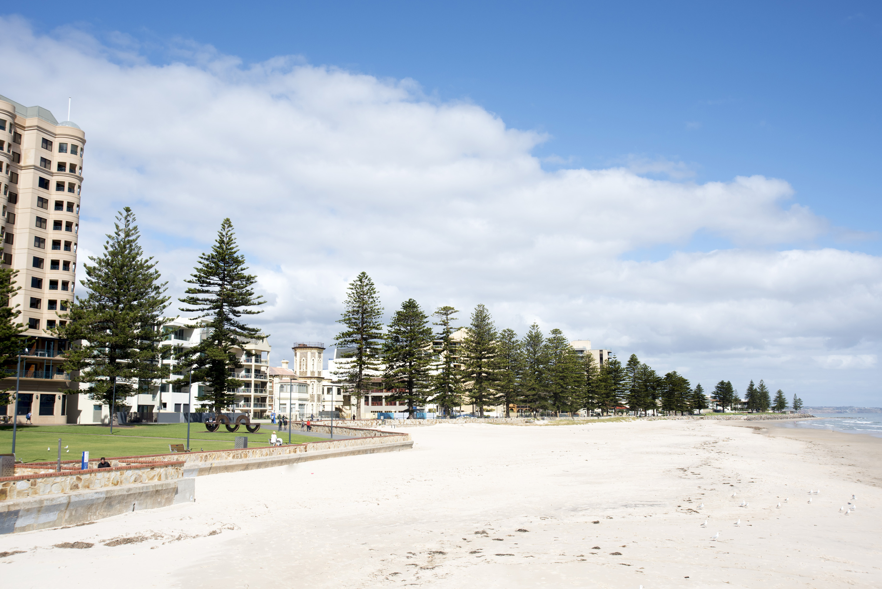 https://mdw-travel-data-us-east-1.s3.amazonaws.com/img/country/Australia/Glenelg-Beach/img_01.jpg