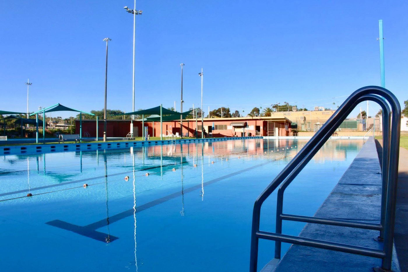 https://mdw-travel-data-us-east-1.s3.amazonaws.com/img/country/Australia/Golden-Square-Pool/img_02.jpg