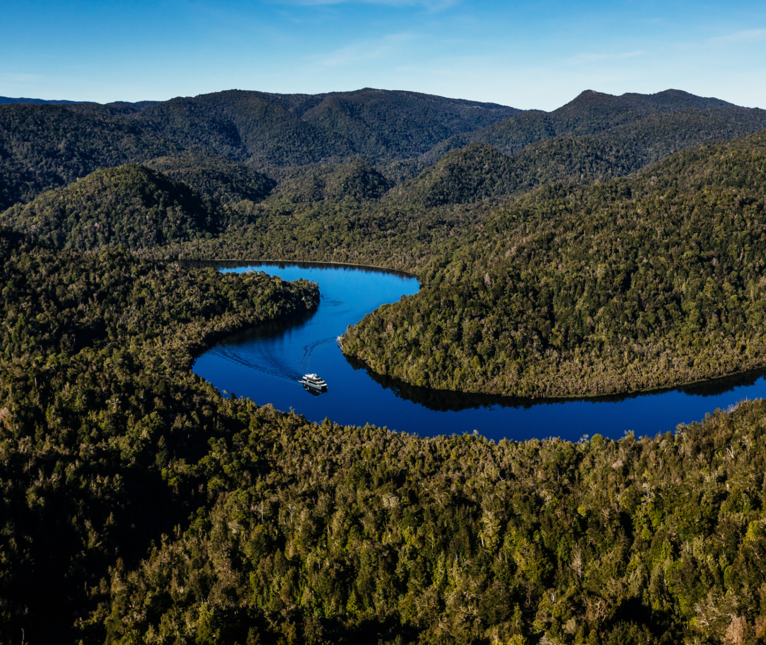 https://mdw-travel-data-us-east-1.s3.amazonaws.com/img/country/Australia/Gordon-River-Cruise/img_03.jpg