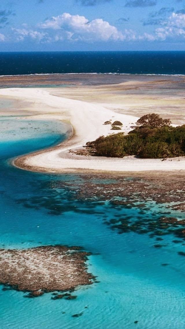 https://mdw-travel-data-us-east-1.s3.amazonaws.com/img/country/Australia/Great-Barrier-Reef/img_01.jpg