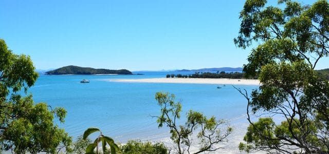 https://mdw-travel-data-us-east-1.s3.amazonaws.com/img/country/Australia/Great-Keppel-Island/img_02.jpg