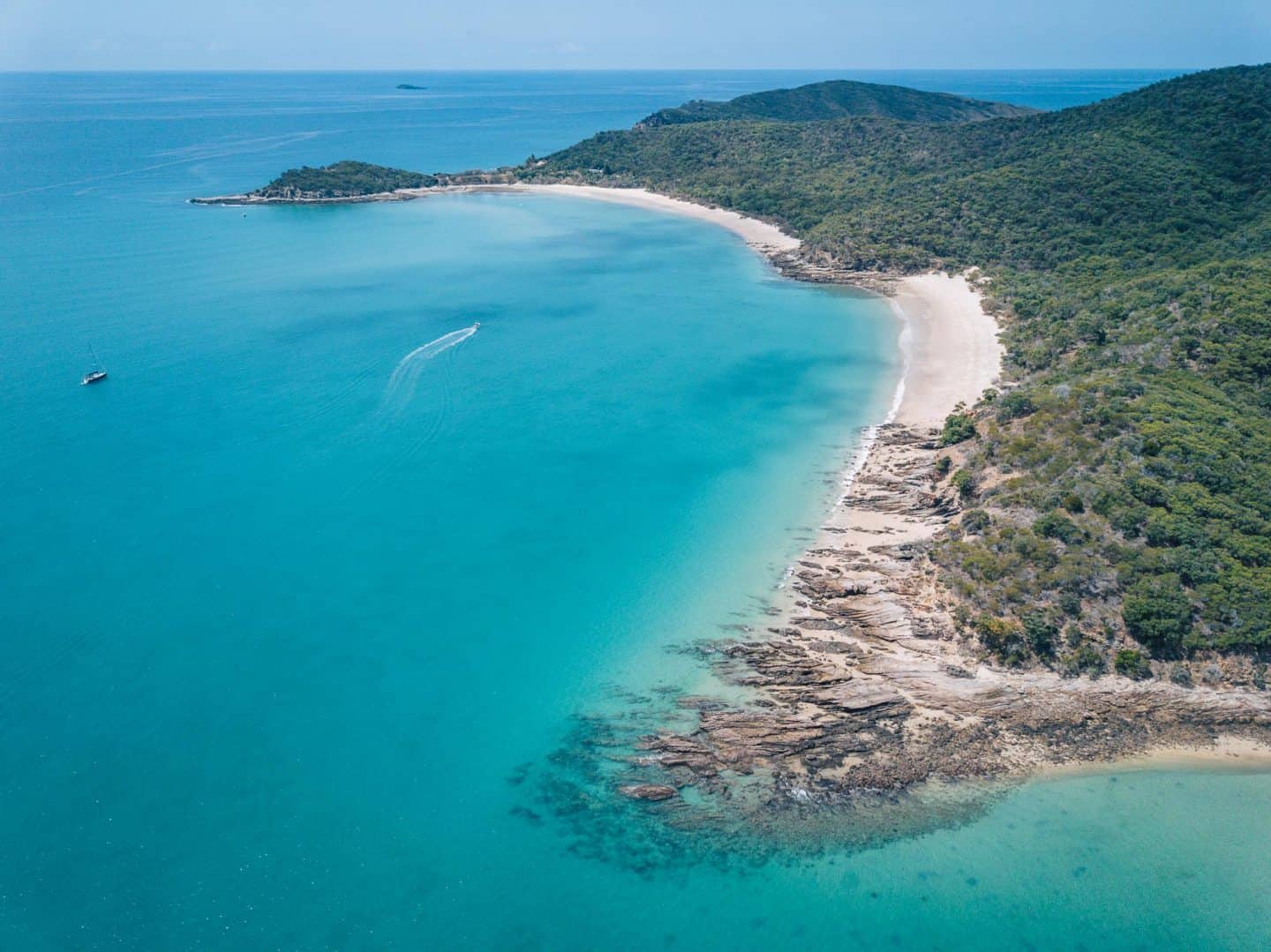 https://mdw-travel-data-us-east-1.s3.amazonaws.com/img/country/Australia/Great-Keppel-Island/img_05.jpg