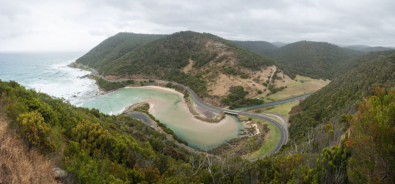 https://mdw-travel-data-us-east-1.s3.amazonaws.com/img/country/Australia/Great-Ocean-Road/img_03.jpg