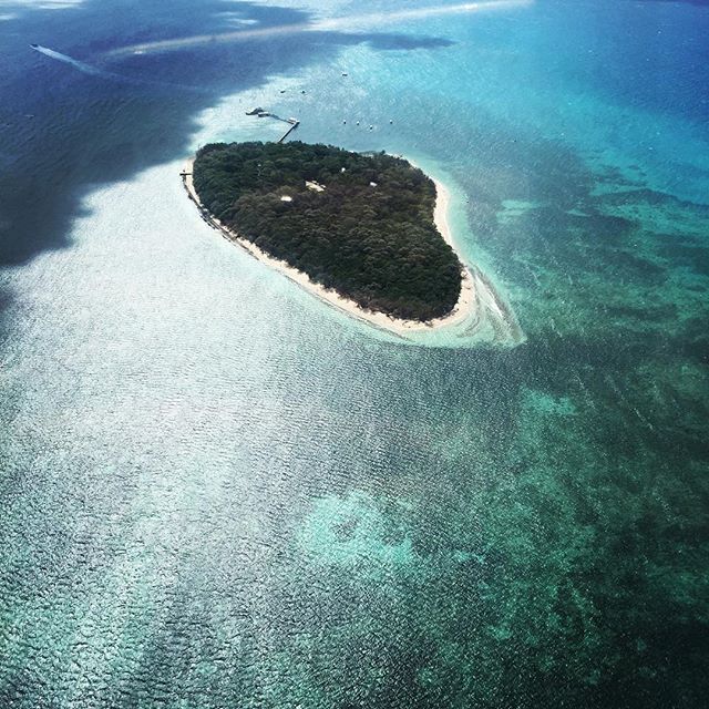 https://mdw-travel-data-us-east-1.s3.amazonaws.com/img/country/Australia/Green-Island/img_01.jpg