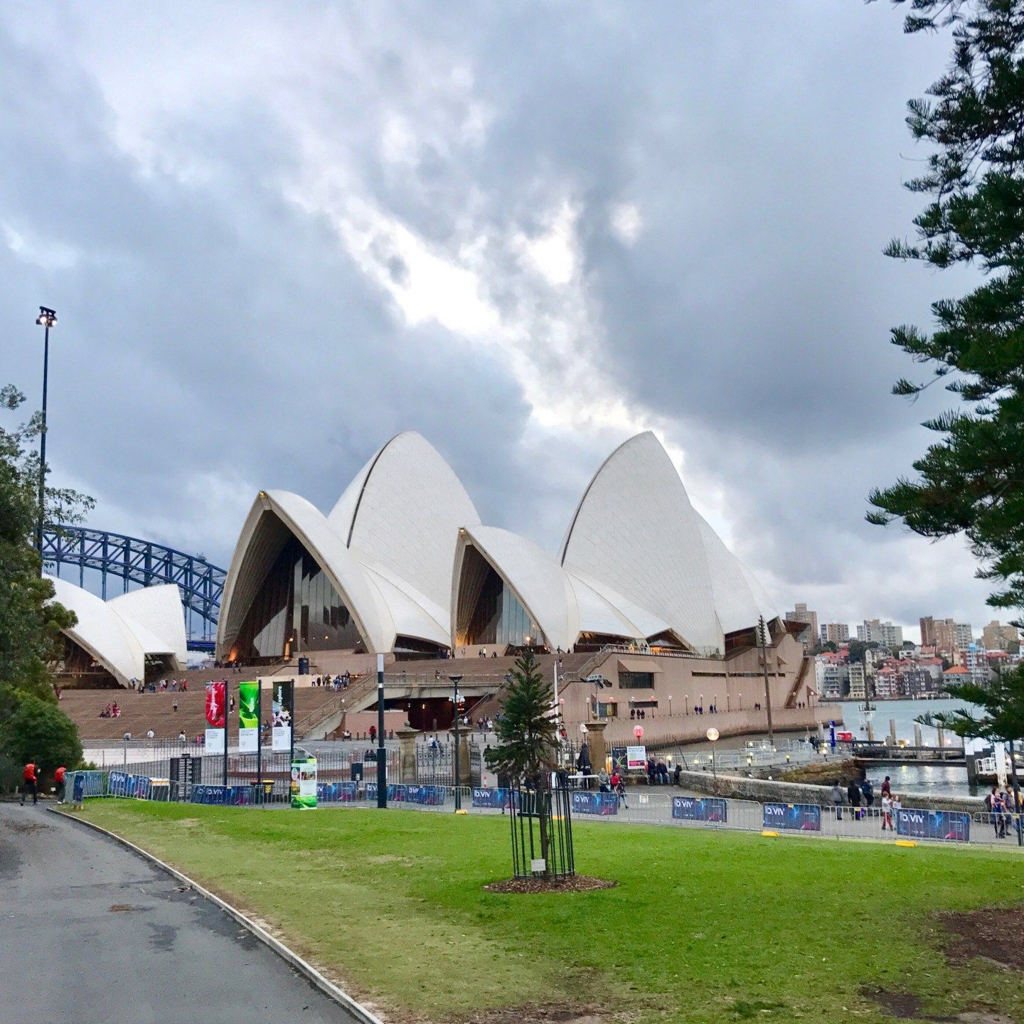https://mdw-travel-data-us-east-1.s3.amazonaws.com/img/country/Australia/Hall-Markets/img_02.jpg