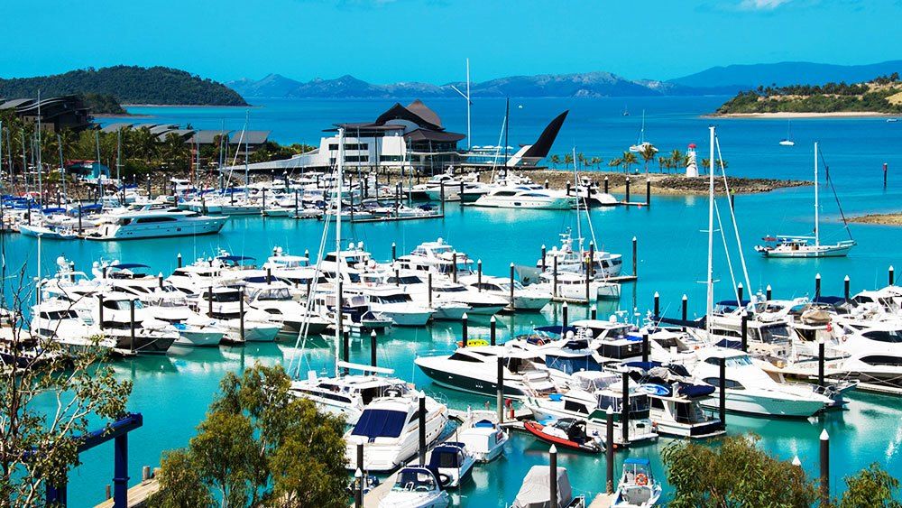 https://mdw-travel-data-us-east-1.s3.amazonaws.com/img/country/Australia/Hamilton-Island/img_01.jpg