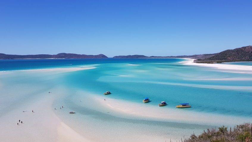 https://mdw-travel-data-us-east-1.s3.amazonaws.com/img/country/Australia/Hamilton-Island/img_03.jpg