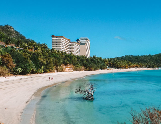 https://mdw-travel-data-us-east-1.s3.amazonaws.com/img/country/Australia/Hamilton-Island/img_04.jpg