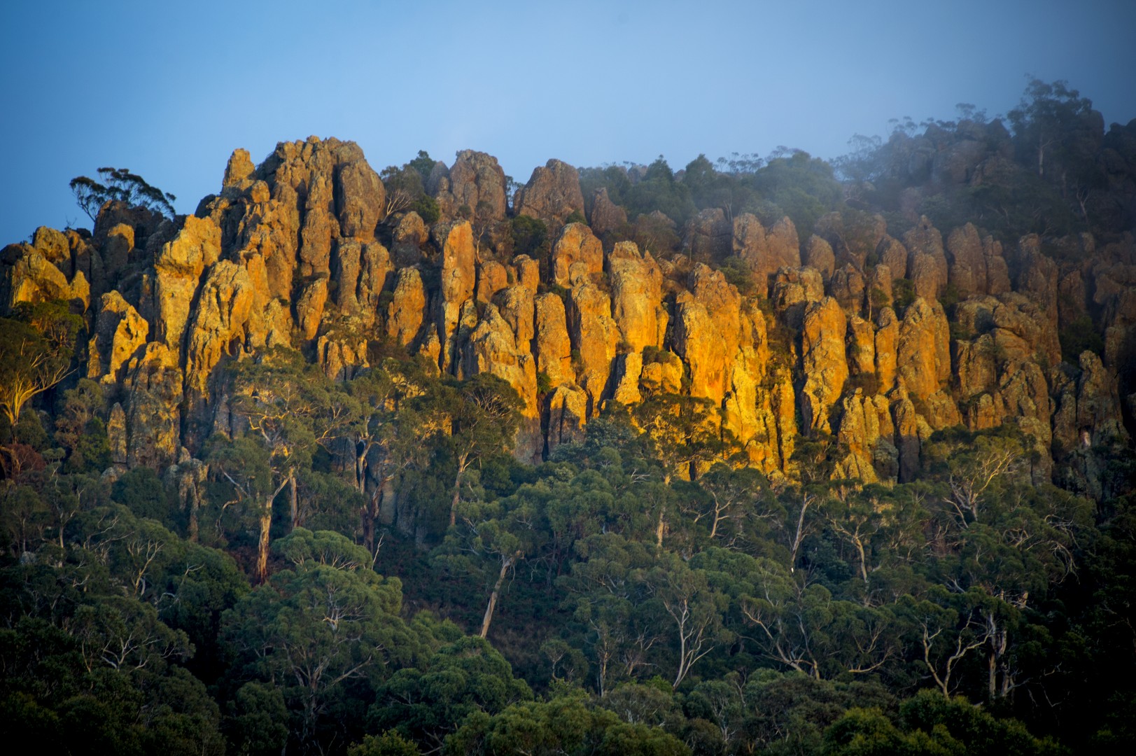 https://mdw-travel-data-us-east-1.s3.amazonaws.com/img/country/Australia/Hanging-Rock/img_03.jpg