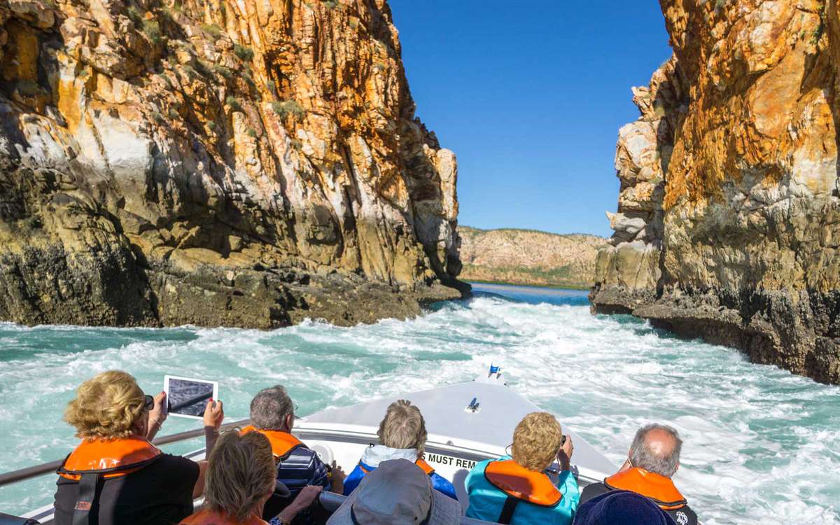 https://mdw-travel-data-us-east-1.s3.amazonaws.com/img/country/Australia/Horizontal-Falls/img_05.jpg