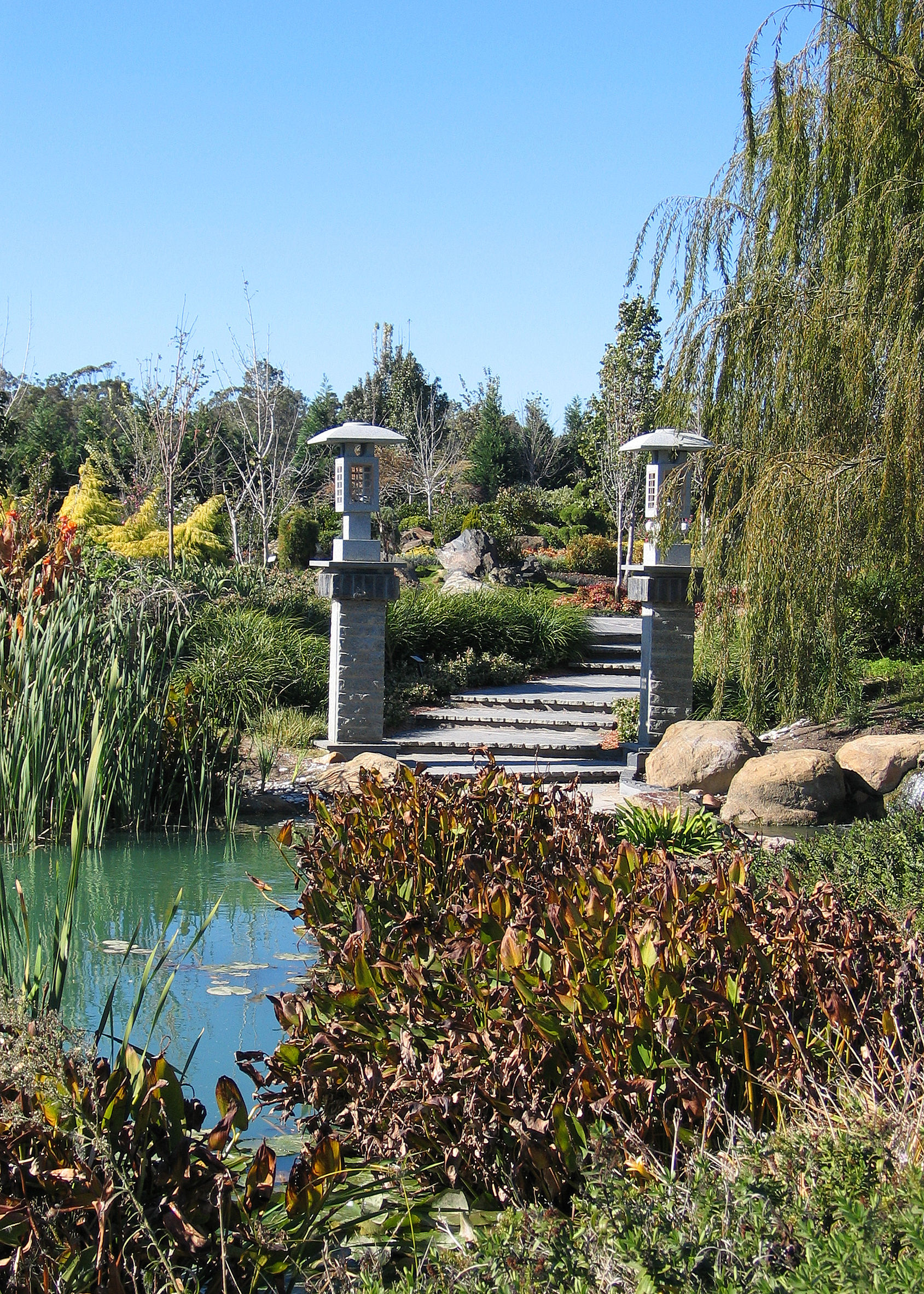 https://mdw-travel-data-us-east-1.s3.amazonaws.com/img/country/Australia/Hunter-Valley-Gardens/img_01.jpg