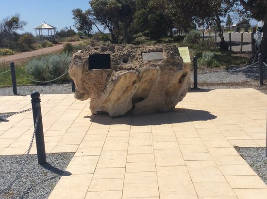 https://mdw-travel-data-us-east-1.s3.amazonaws.com/img/country/Australia/Jetty-Memorial-Theatre/img_01.jpg