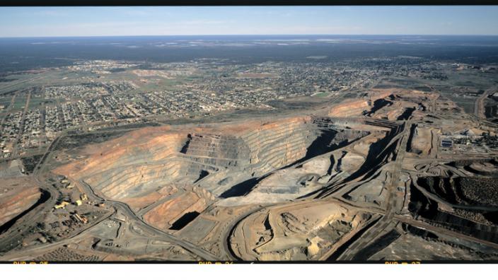 https://mdw-travel-data-us-east-1.s3.amazonaws.com/img/country/Australia/Kalgoorlie-Boulder-Super-Pit/img_03.jpg