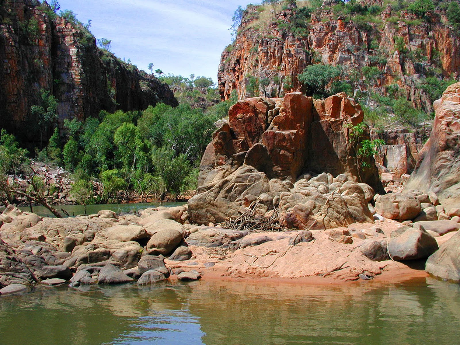 https://mdw-travel-data-us-east-1.s3.amazonaws.com/img/country/Australia/Katherine-Gorge/img_01.jpg