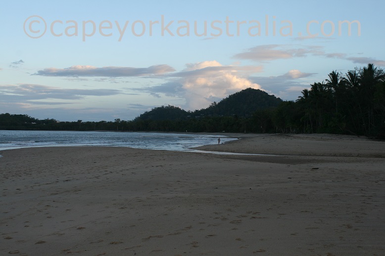 https://mdw-travel-data-us-east-1.s3.amazonaws.com/img/country/Australia/Kewarra-Beach/img_04.jpg