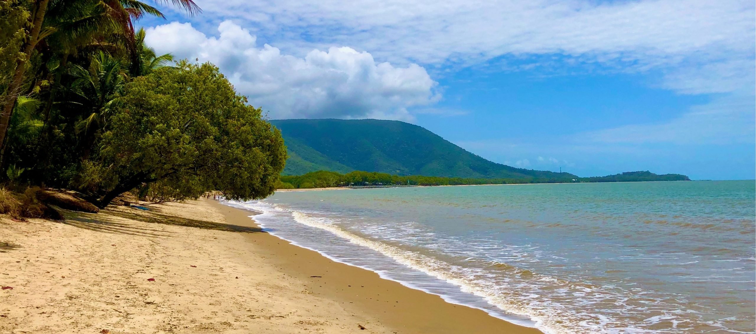 https://mdw-travel-data-us-east-1.s3.amazonaws.com/img/country/Australia/Kewarra-Beach/img_05.jpg